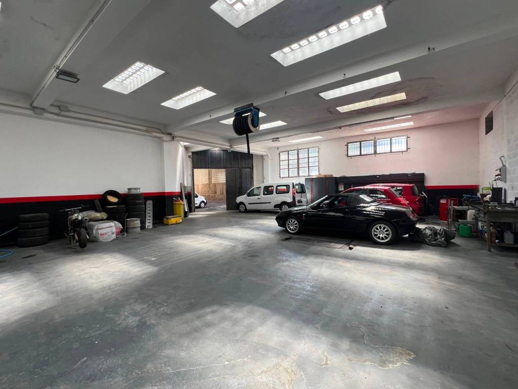 locale commerciale in vendita a Garbagnate Milanese