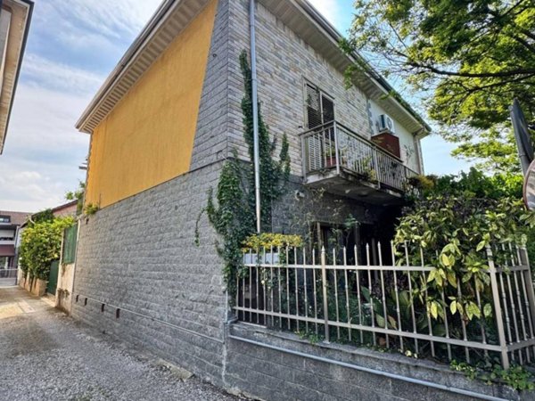 casa indipendente in vendita a Garbagnate Milanese