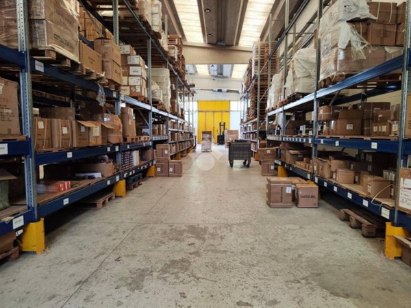 locale commerciale in vendita a Garbagnate Milanese