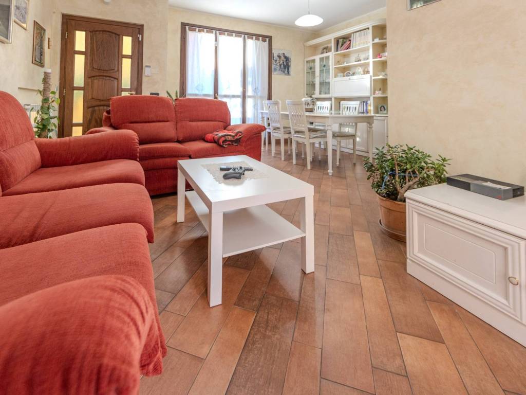 casa indipendente in vendita a Garbagnate Milanese
