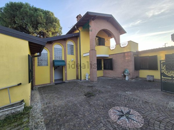 casa indipendente in vendita a Garbagnate Milanese in zona Bariana