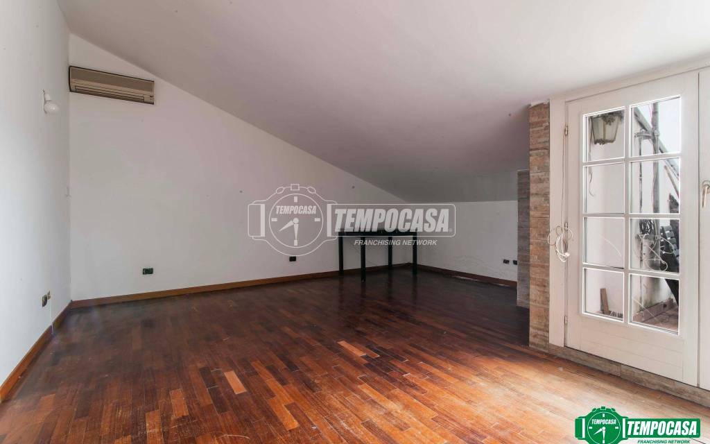 appartamento in vendita a Garbagnate Milanese