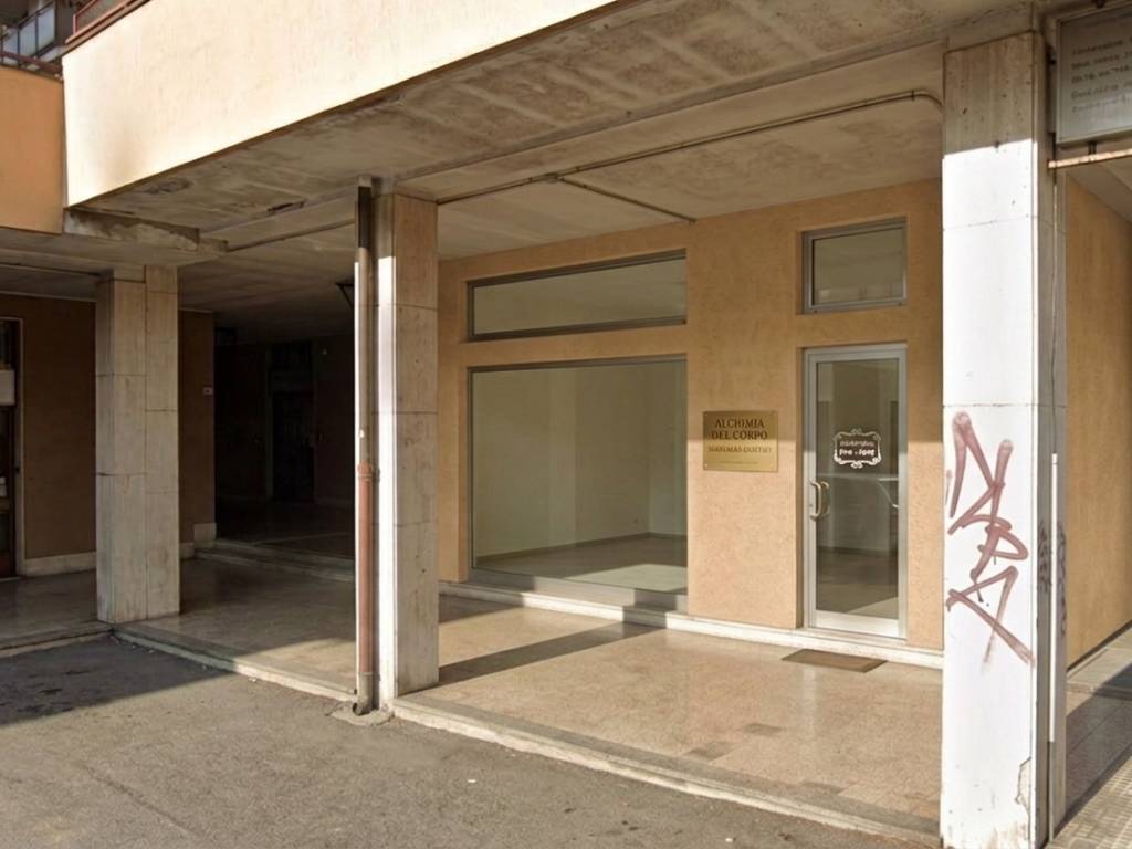 negozio in vendita a Garbagnate Milanese