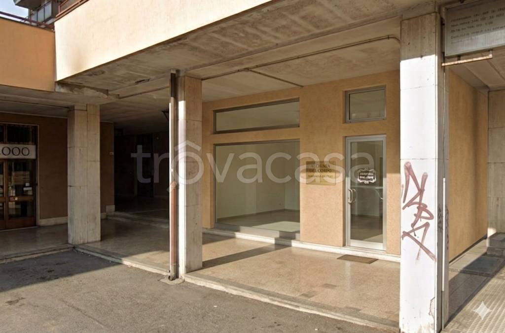 negozio in vendita a Garbagnate Milanese