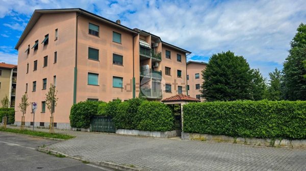 appartamento in vendita a Garbagnate Milanese in zona Bariana