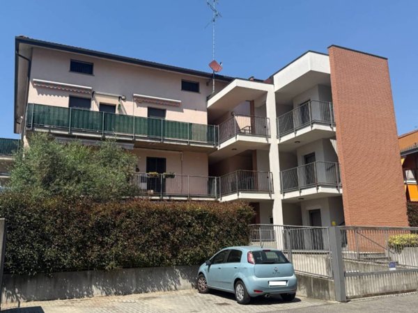appartamento in vendita a Garbagnate Milanese in zona Bariana