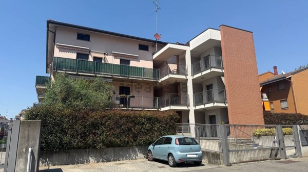 appartamento in vendita a Garbagnate Milanese in zona Bariana