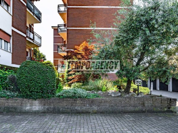appartamento in vendita a Garbagnate Milanese