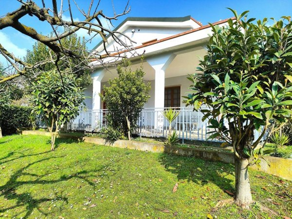 casa indipendente in vendita a Garbagnate Milanese