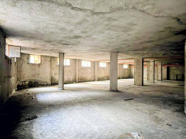 locale commerciale in vendita a Garbagnate Milanese