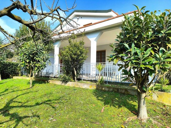 casa indipendente in vendita a Garbagnate Milanese