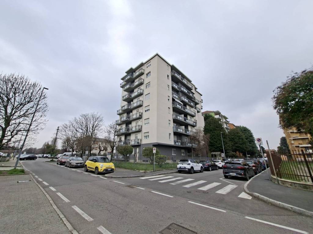 locale commerciale in vendita a Garbagnate Milanese