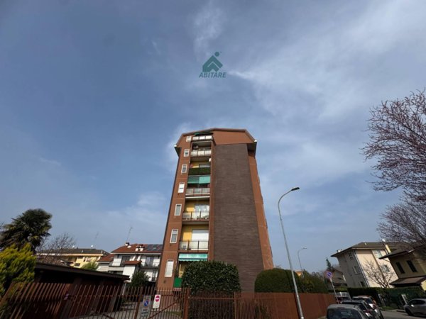 appartamento in vendita a Garbagnate Milanese in zona Bariana