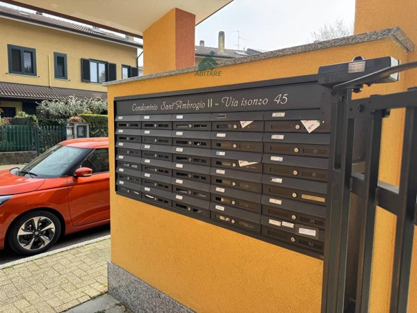 appartamento in vendita a Garbagnate Milanese in zona Bariana