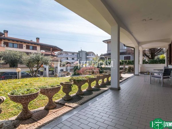 casa indipendente in vendita a Garbagnate Milanese in zona Bariana
