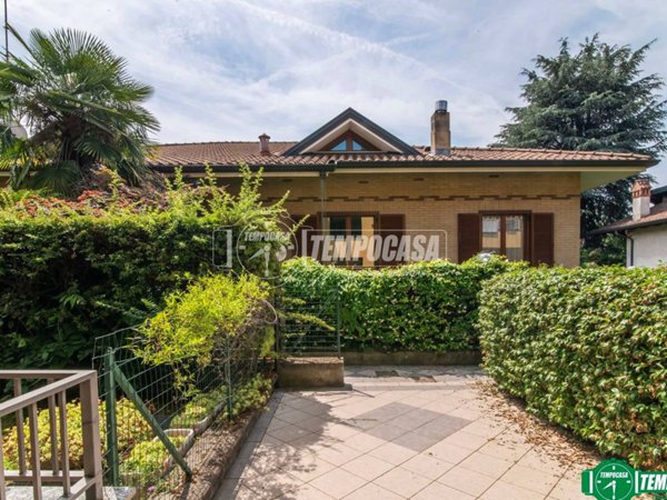 casa indipendente in vendita a Garbagnate Milanese in zona Bariana