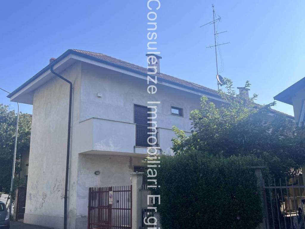 casa indipendente in vendita a Garbagnate Milanese