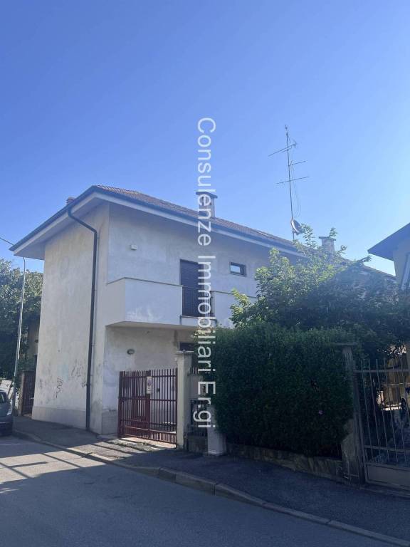 casa indipendente in vendita a Garbagnate Milanese