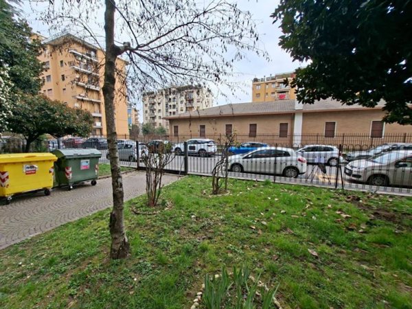 locale commerciale in vendita a Garbagnate Milanese