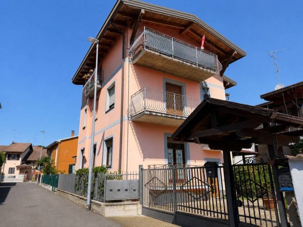 appartamento in vendita a Garbagnate Milanese in zona Bariana