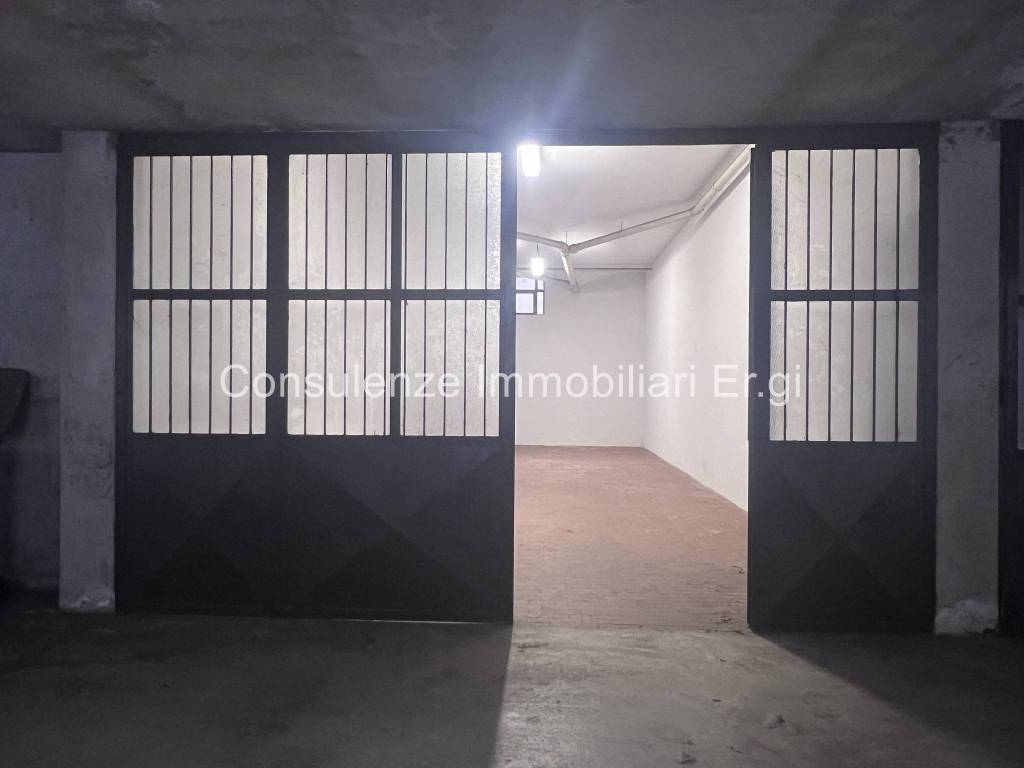 locale di sgombero in vendita a Garbagnate Milanese