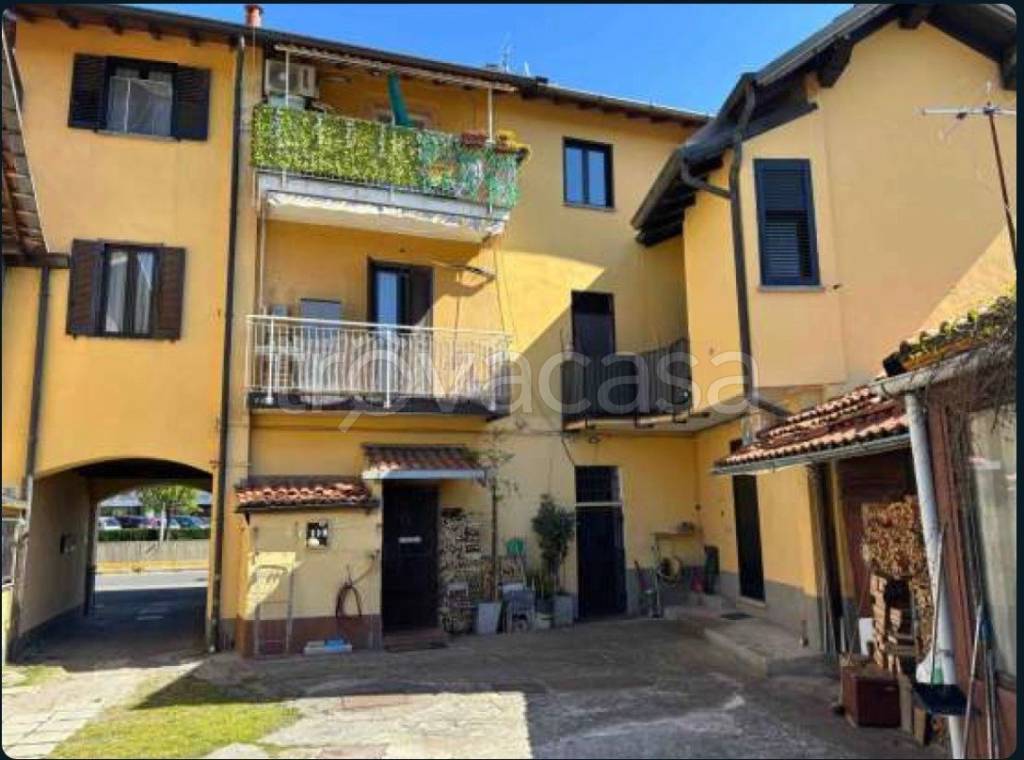 appartamento in vendita a Garbagnate Milanese in zona Bariana