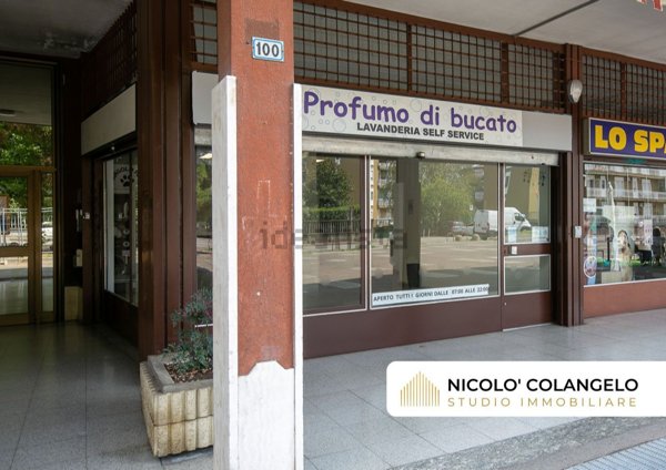 locale commerciale in vendita a Garbagnate Milanese in zona Bariana