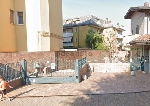 box auto in vendita a Garbagnate Milanese in zona Bariana