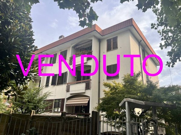 appartamento in vendita a Garbagnate Milanese in zona Bariana