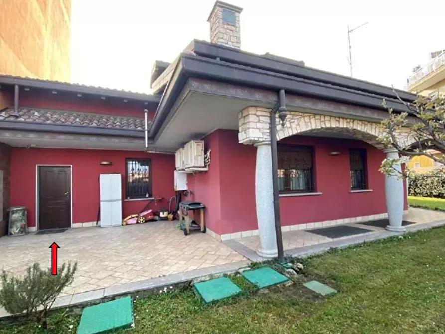 casa indipendente in vendita a Garbagnate Milanese in zona Bariana