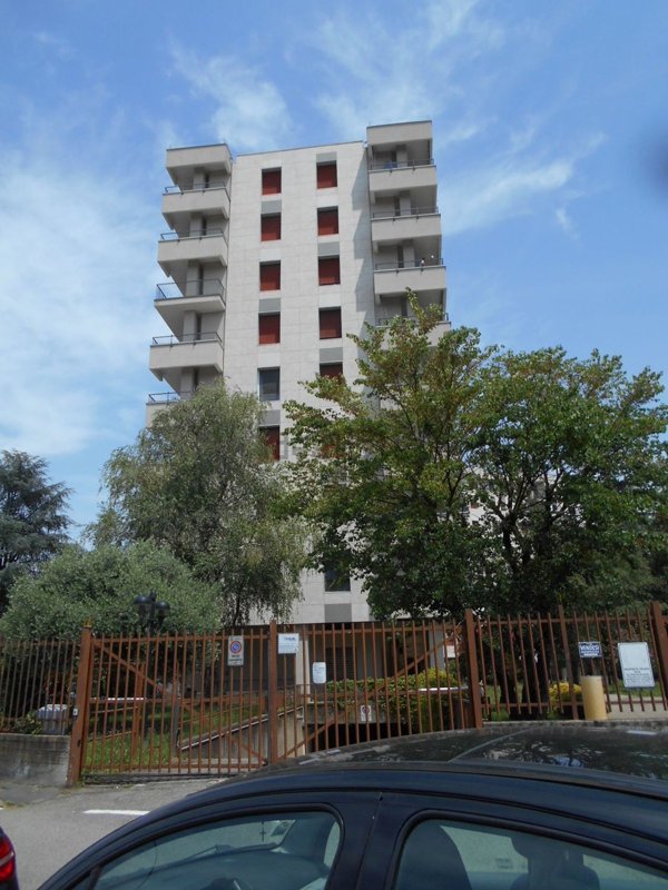 appartamento in vendita a Garbagnate Milanese in zona Bariana