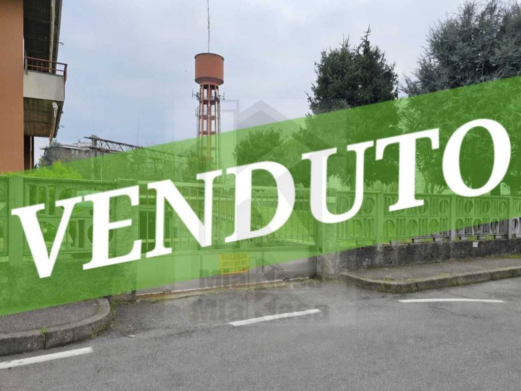 box auto in vendita a Garbagnate Milanese in zona Bariana