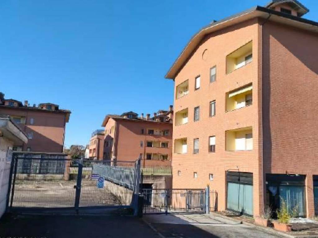negozio in vendita a Garbagnate Milanese in zona Bariana
