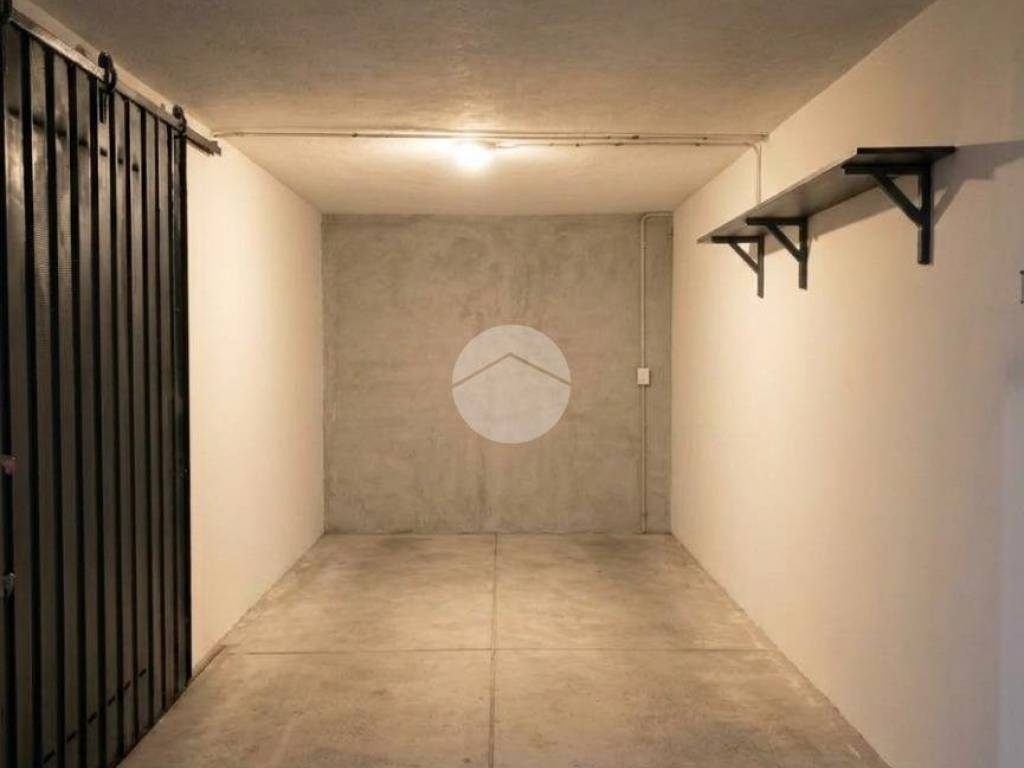 box auto in vendita a Garbagnate Milanese