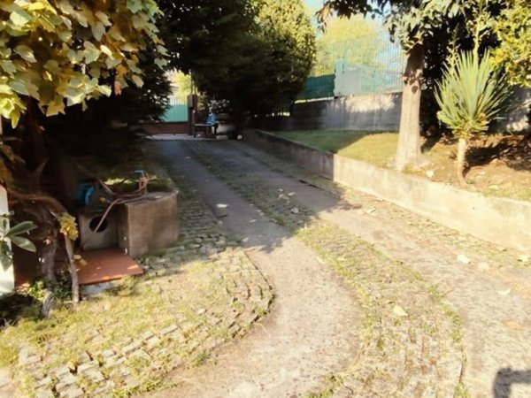 casa indipendente in vendita a Garbagnate Milanese in zona Bariana