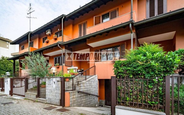 casa indipendente in vendita a Garbagnate Milanese in zona Bariana