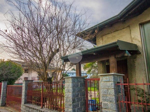 casa indipendente in vendita a Garbagnate Milanese in zona Bariana