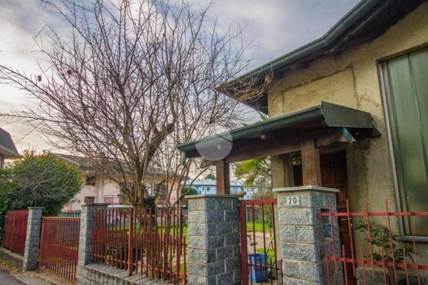 casa indipendente in vendita a Garbagnate Milanese in zona Bariana