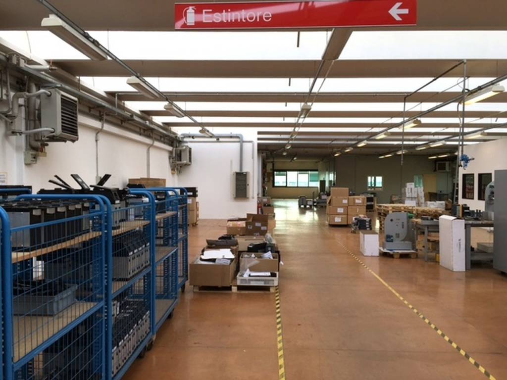locale commerciale in vendita a Gessate