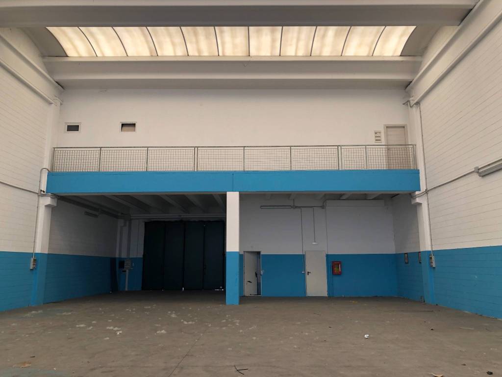 locale commerciale in vendita a Gessate