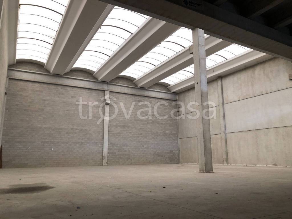 locale commerciale in vendita a Gessate