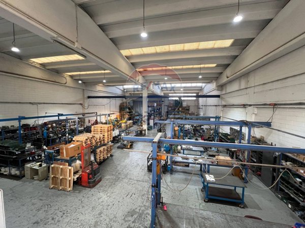 capannone in vendita a Gessate