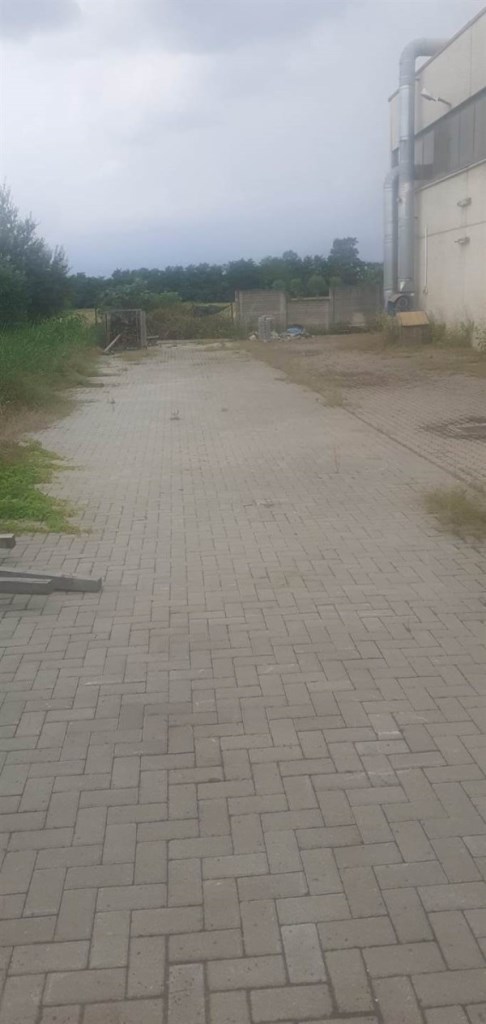 locale commerciale in vendita a Gessate