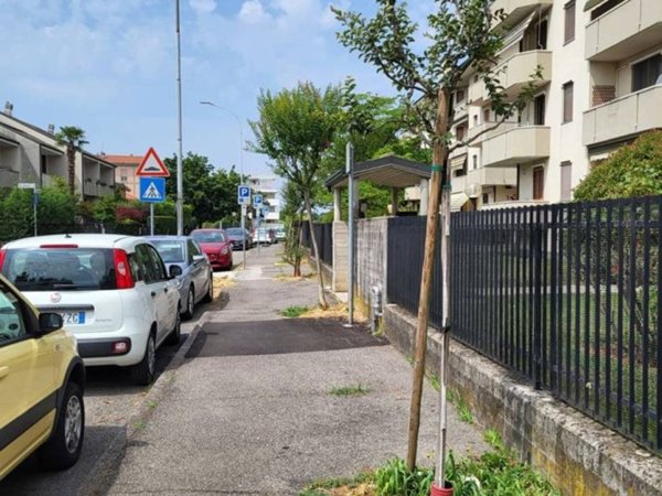 negozio in vendita a Gessate
