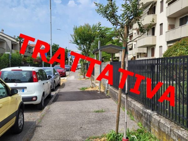 negozio in vendita a Gessate