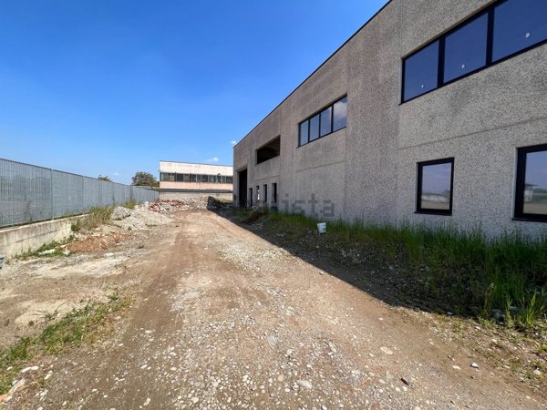 capannone in vendita a Gessate