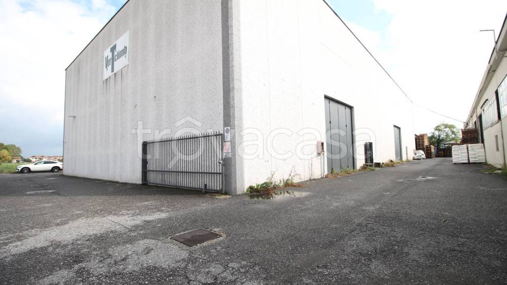 locale commerciale in vendita a Gessate