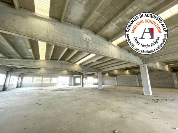 locale commerciale in vendita a Gessate