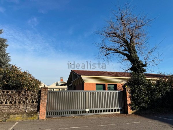 capannone in vendita a Gessate