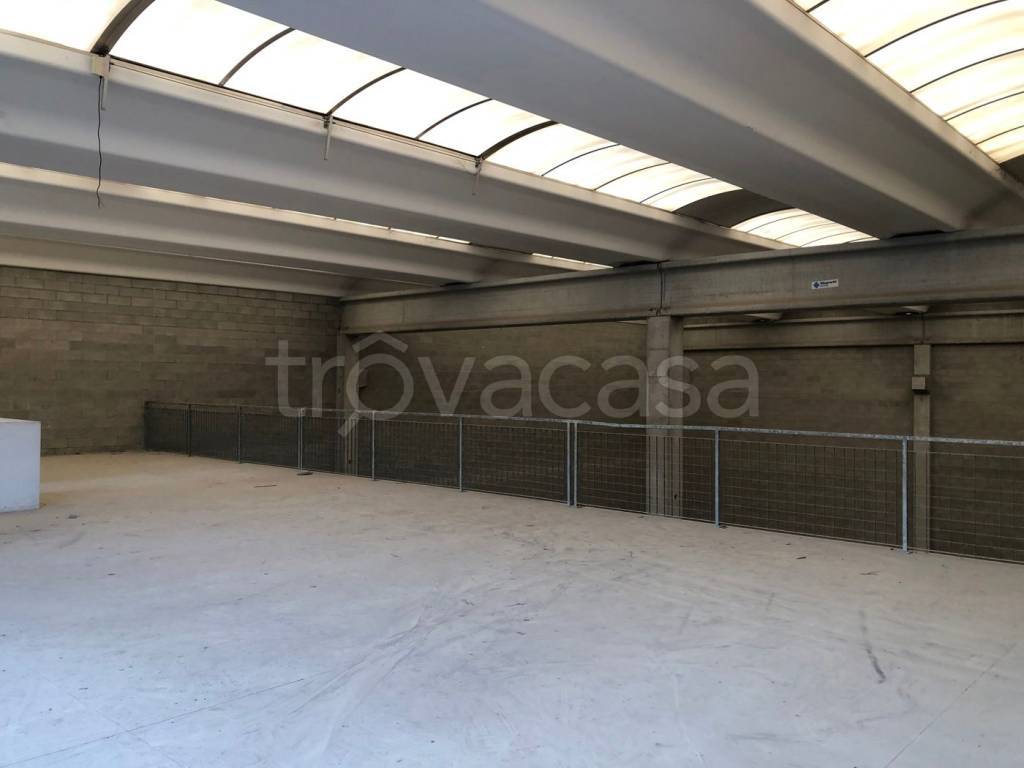 locale commerciale in vendita a Gessate